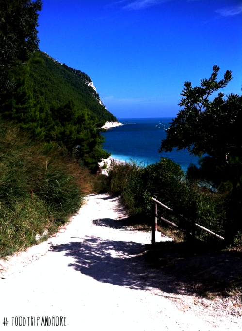 Sassi neri Sirolo | Foodtrip and More